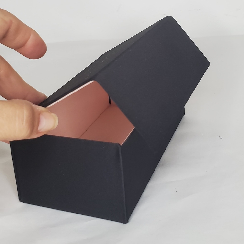 DIOR - Chic And Luxury Black Sunglasses Case With Magnetic Closure. - Picture 7 of 10
